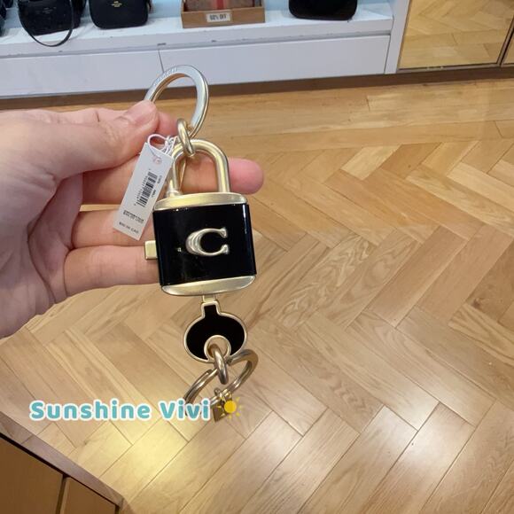 NWT Coach Lock and Key Bag Charm Valet Detachable Key Ring Fob C1679 - Picture 1 of 5